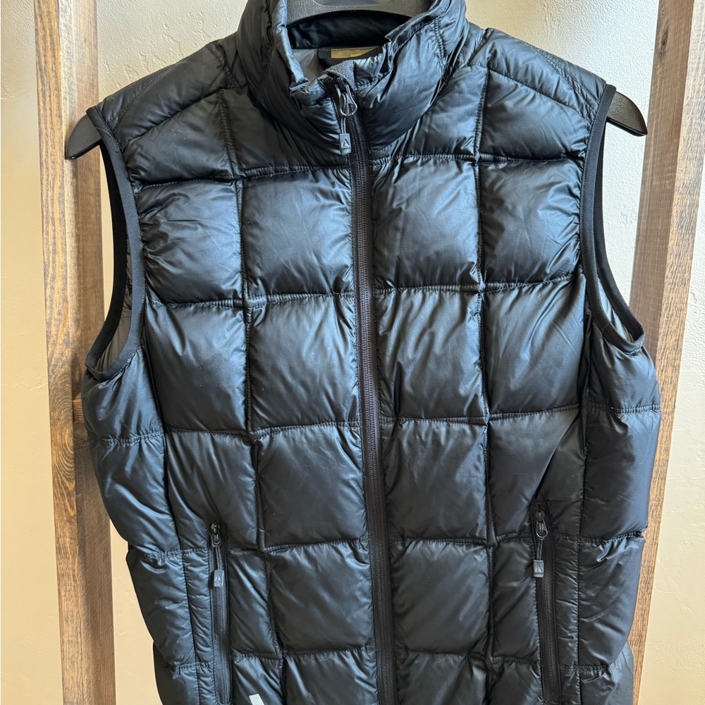 Eddie Bauer Women’s Black Puffer Vest